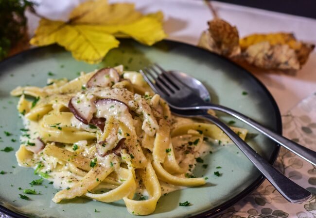 Pâtes aux truffes noires, champignons et parmesan