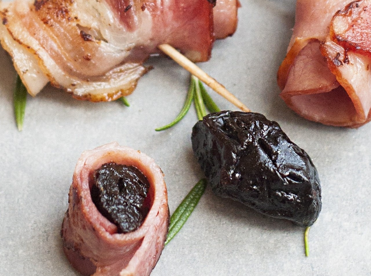 pruneaux au lard a la poêle apéritif