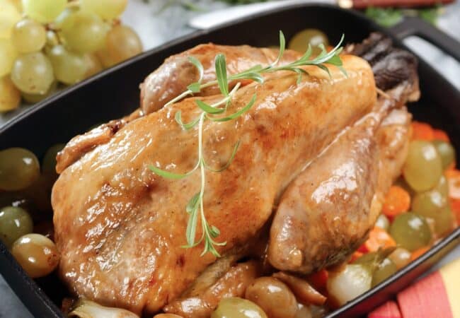 Pintade entière en cocotte au four