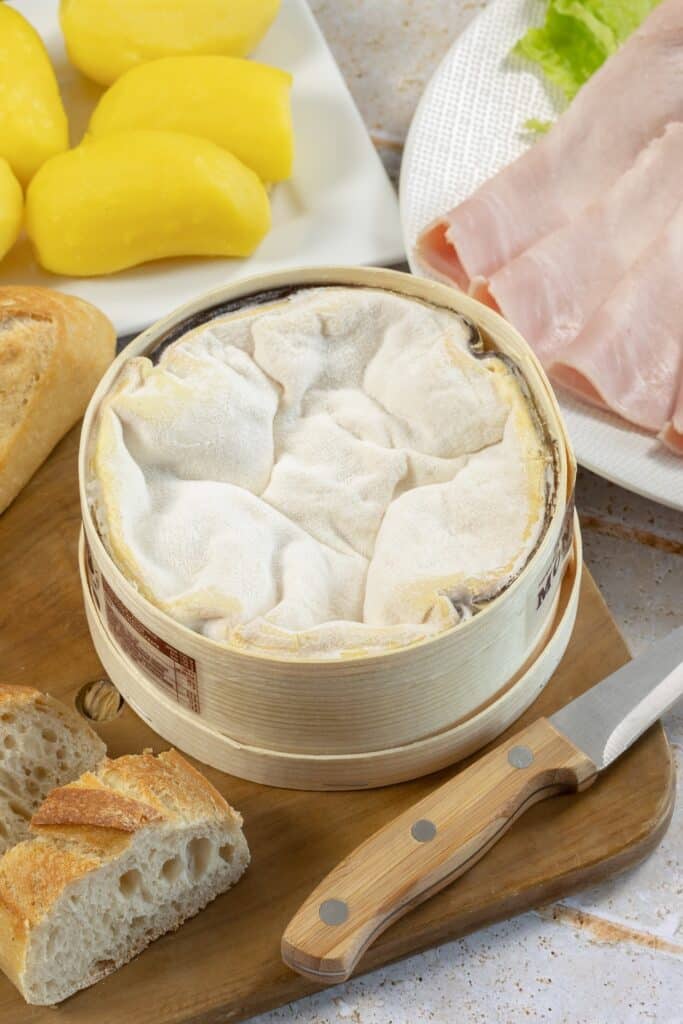 Mont dor au four boîte chaude | Aux Fourneaux Recette du Mont d’Or au four boîte chaude