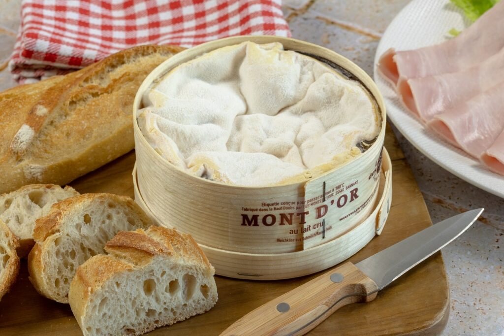 fromage Mont dor fabriqué par la fromagerie Lécho des forêts en gros plan | Aux Fourneaux recette à faire en janvier pour lutter contre le froid et se réchauffer