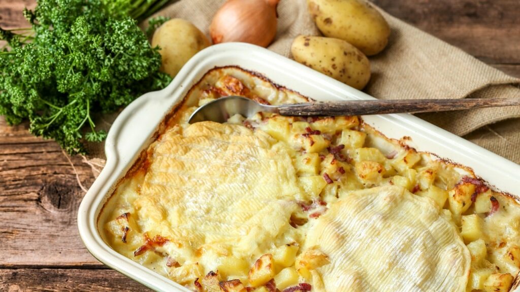 tartiflette traditionnelle au reblochon | Aux Fourneaux recettes à faire en janvier pour lutter contre le froid
