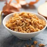 Comment faire des oignons frits croustillants à la poêle