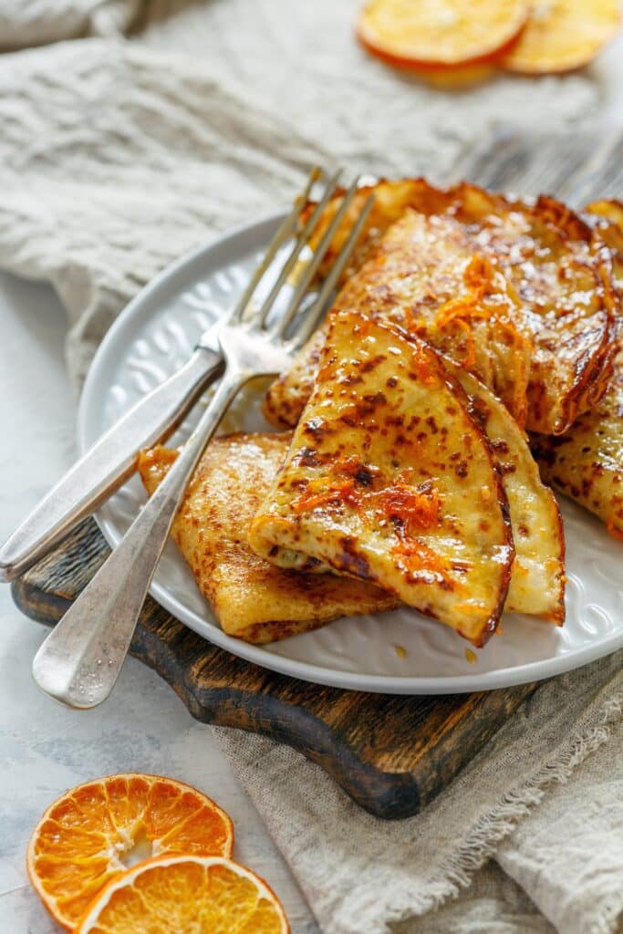 Pancakes with sweet orange sauce crepes Suzette | Aux Fourneaux Vraie Crêpe Suzette traditionnelle de Philippe Etchebest