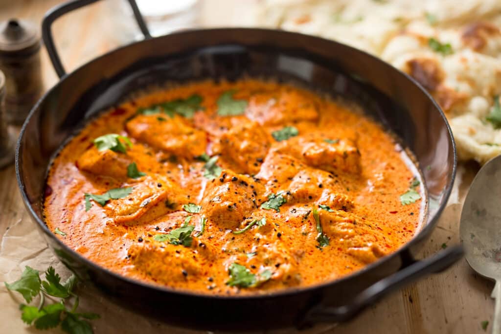 Butter chicken curry with tender chicken breast cream butter | Aux Fourneaux le vrai Poulet colombo au lait de coco antillais rapide