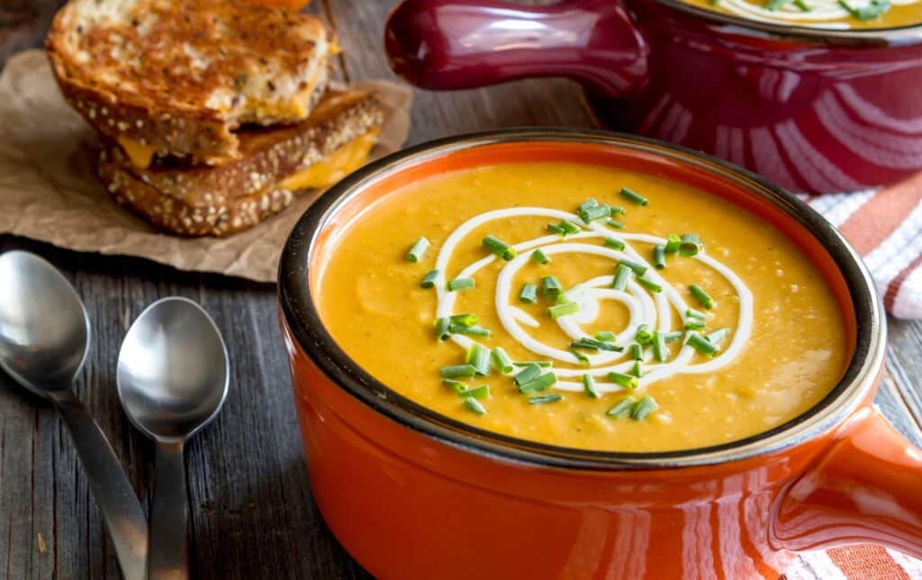 Homemade fresh pumpkin squash soup | Aux Fourneaux recettte bissara soupe marocaine traditionnelle
