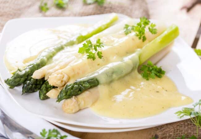 Asperges vertes sauce mousseline légère traditionnelle Asperges vertes sauce mousseline légère traditionnelle