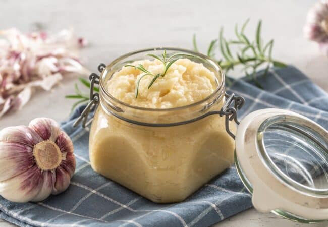 Purée d’ail puissant anti-parasites : recette naturelle et bienfaits pour l’intestin Purée d’ail puissant anti-parasites : recette naturelle et bienfaits pour l’intestin
