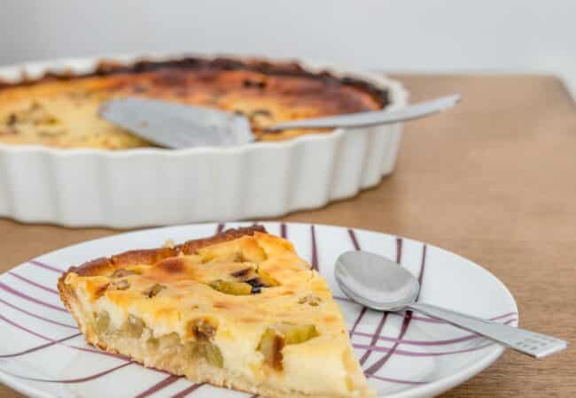 Tarte à la rhubarbe traditionnelle : la recette façon grand-mère, simple et facile Tarte à la rhubarbe traditionnelle : la recette façon grand-mère, simple et facile