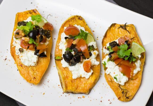 Tranches de patate douce rôties au four à la burrata Tranches de patate douce rôties au four à la burrata