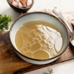 bouillon de volaille maison anti-gaspi avec carcasse de poulet