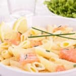 Salade de pâtes froide au saumon fumé et frais