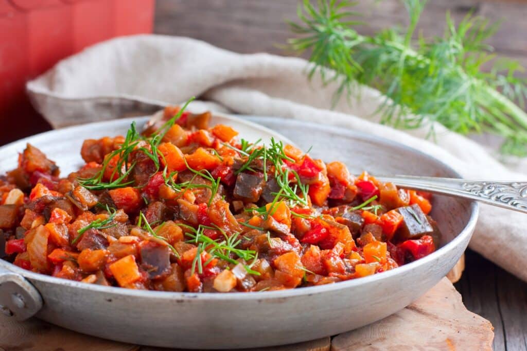 Aubergine a la poele poivron tomate oignon façon ratatouille