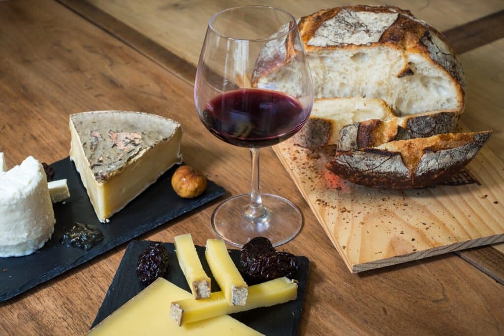 fromages et vin | Aux Fourneaux