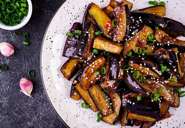 Aubergines chinoises sautées à la poêle sauce soja