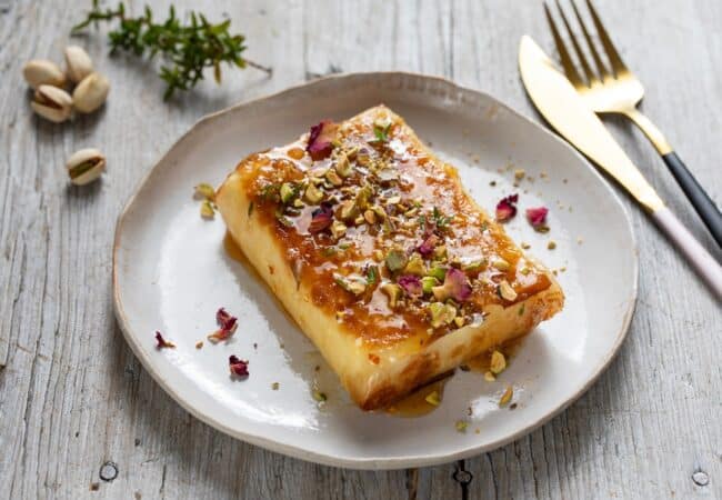 Feuilleté feta miel sésame apéritif grec croustillant Feuilleté feta miel sésame apéritif grec croustillant