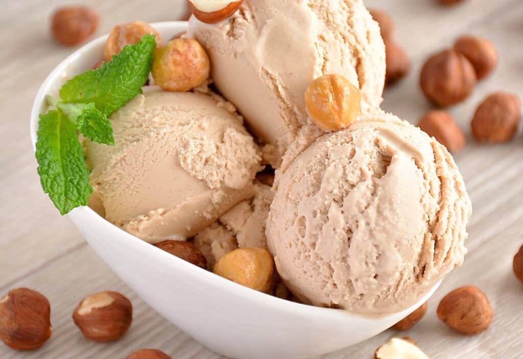 recette creme glacee à la noisette avec sorbetière | Aux Fourneaux recette creme glacee à la noisette avec sorbetière