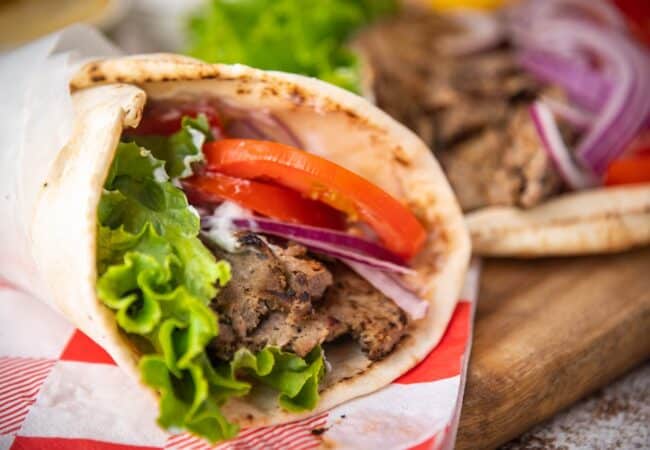 Sandwich grec ou Gyro la recette maison traditionnelle Sandwich grec ou Gyro la recette maison traditionnelle