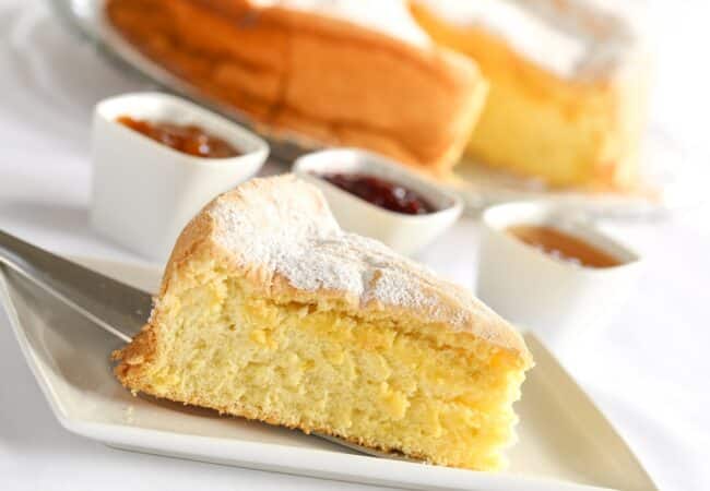 Véritable recette du gâteau de Savoie traditionnel Véritable recette du gâteau de Savoie traditionnel