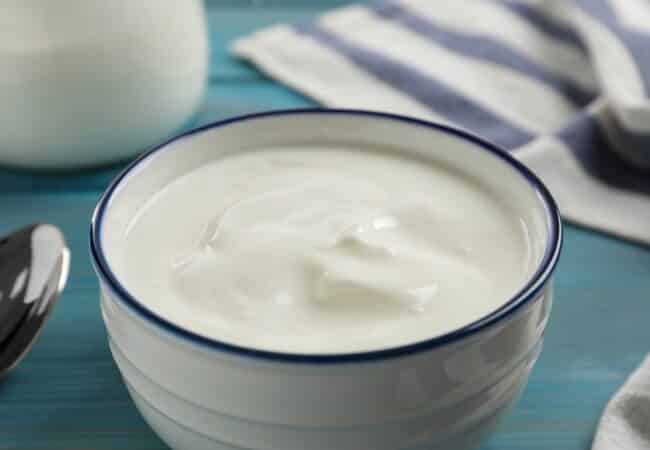 Yaourt grec : bienfaits, valeurs nutritionnelles et conseils de consommation Yaourt grec : bienfaits, valeurs nutritionnelles et conseils de consommation