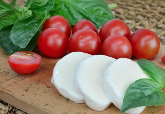 La mozzarella fait-elle grossir ? Calories, régime et conseils La mozzarella fait-elle grossir ? Calories, régime et conseils