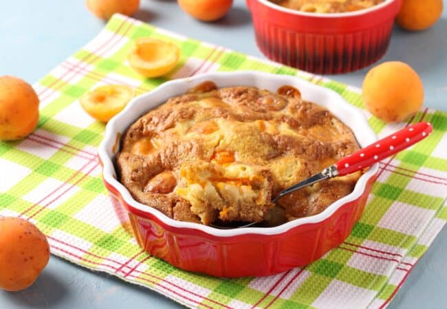 Clafoutis aux abricots facile rapide prêt en 15 minutes