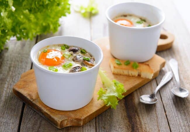 Œuf cocotte aux champignons Comté facile rapide prêt en 15 minutes Œuf cocotte aux champignons Comté facile rapide prêt en 15 minutes