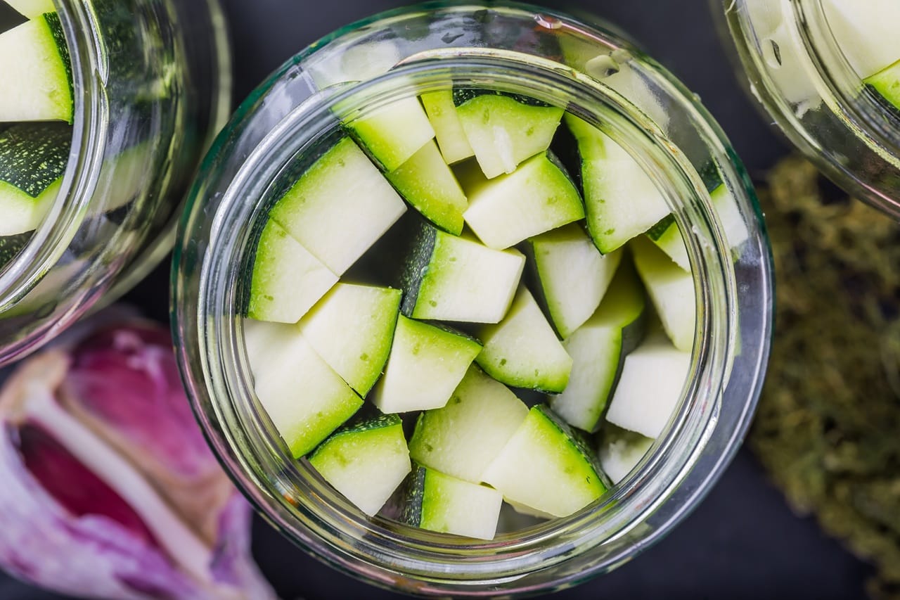 Conserves de courgettes par lactofermentation, méthode de conservation facile et rapide