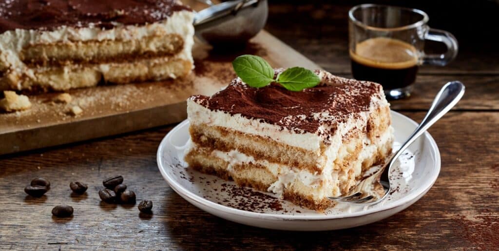 Slice of gourmet Italian tiramisu dessert | Aux Fourneaux tiramisu-maison-cafe-mascarpone